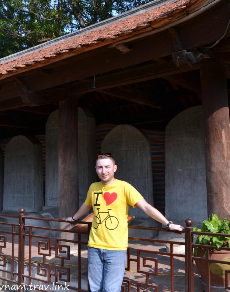 Русфет Кадыров в храме литераты в Ханое Вьетнам