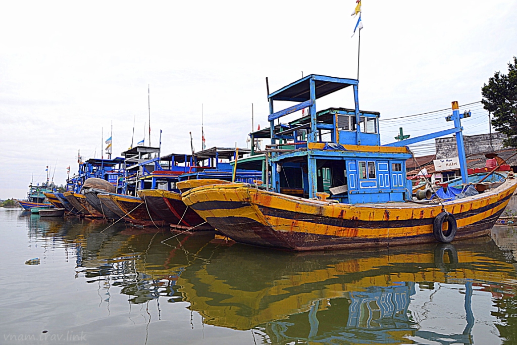 рыбацкие суда во Вьетнаме
