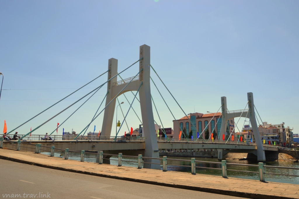 Nhớ cầu Quan Phan Thiết подвесной мост в Фантьете