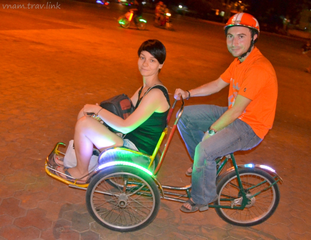 Русфет Кадыров - велорикша во Вьетнаме