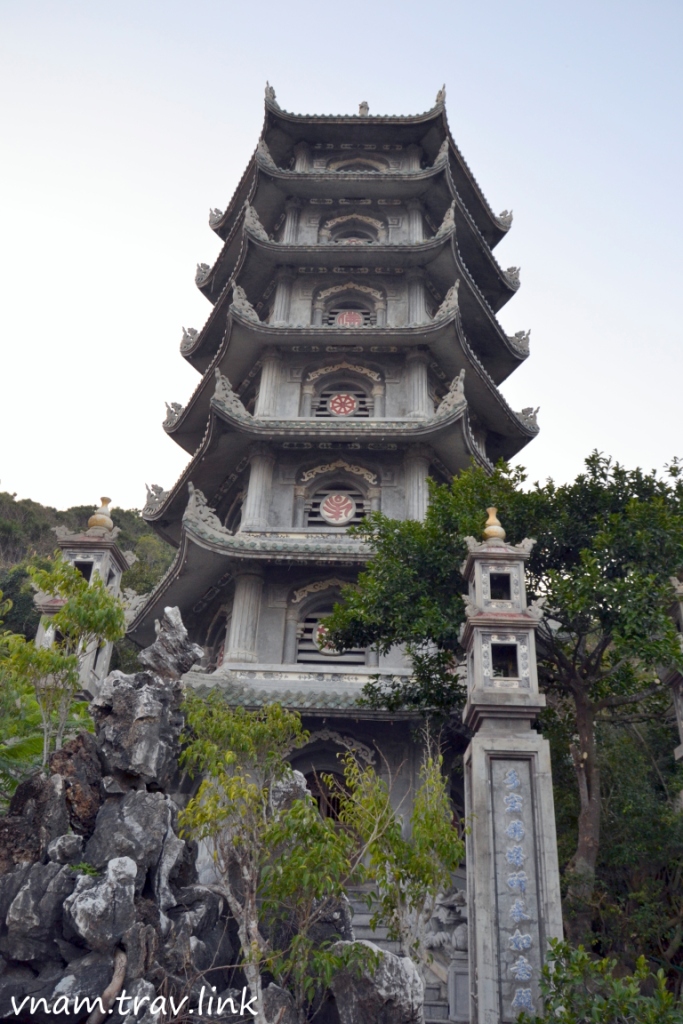 пагода возле мраморных гор Дананга
