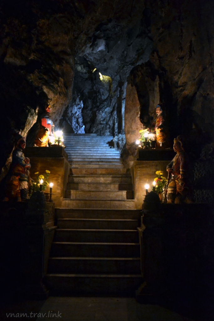 в пещере Мраморных гор Дананга