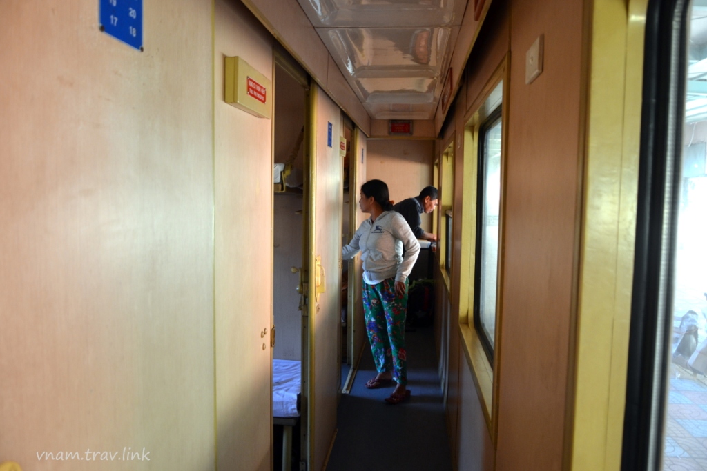 Поезда во Вьетнаме: коридор купейного вагона