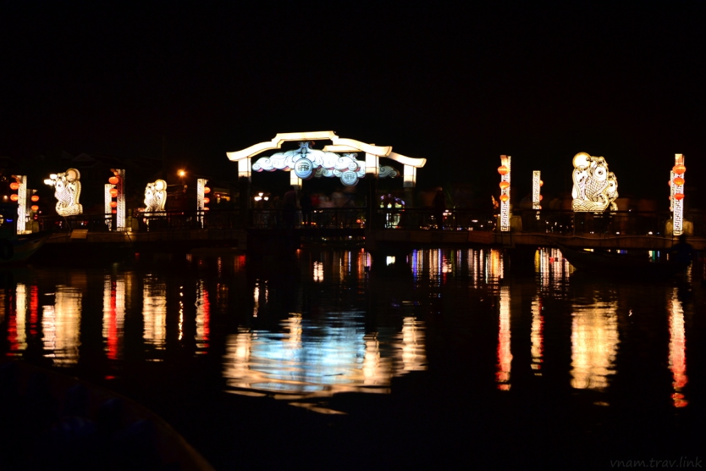 Хой Ан ночью фото: мост Cầu An Hội